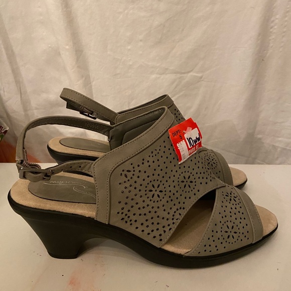 easy street comfort wave sandals